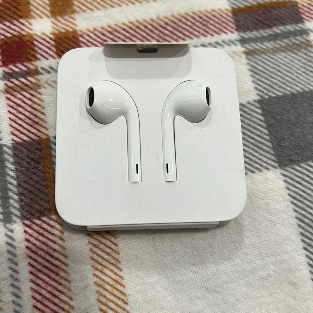 Apple EarPods  (new,open box)